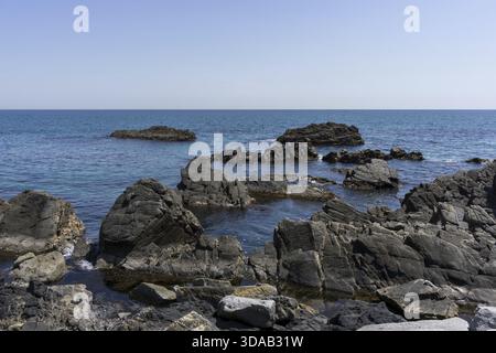 Felsen und Blick auf die Küste von der Heonhwa Road in der Nähe von gangneung, Südkorea, Gangneung, Südkorea Stockfoto