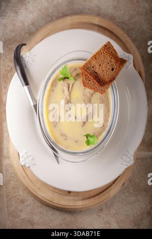 Hausgemachte Chicken Leber Pastete auf Awhite Teller serviert Stockfoto