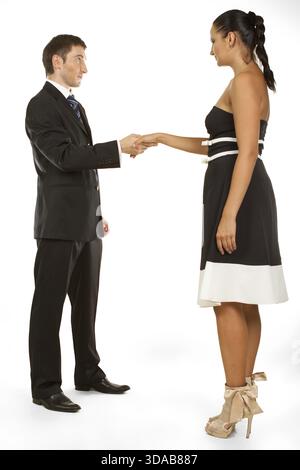 Lächelnde Geschäftspartner Händeschütteln vor einem weißen Hintergrund Stockfoto