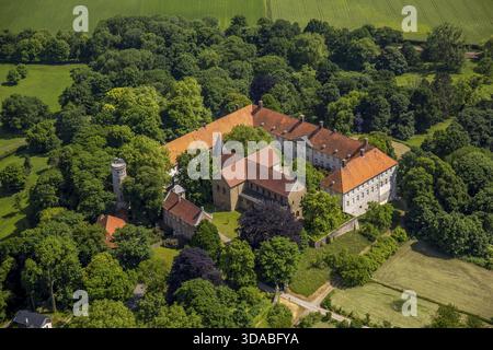 Schloss Cappenberg in Selm-Cappenberg mit Stiftskirche und Schlossberg, Selm, Ruhrgebiet, Nordrhein-Westfalen, Deutschland, Europa, Luftaufnahme, Stockfoto