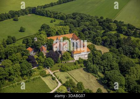 Schloss Cappenberg in Selm-Cappenberg mit Stiftskirche und Schlossberg, Selm, Ruhrgebiet, Nordrhein-Westfalen, Deutschland, Europa, Luftaufnahme, Stockfoto