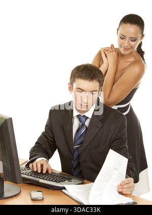 Porträt eines glücklichen jungen Unternehmens Partner diskutieren über Business-Plan mit einem Dokument Stockfoto