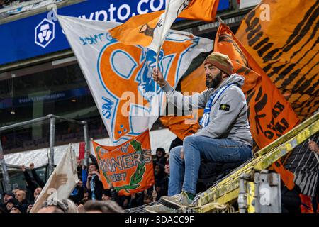 Brüssel, Belgien Dezember 2025. Die Fans von Marseille beim Spiel der UEFA Champions League 2025/26 League Phase MD6 zwischen Union SG und Olympique Marseille im RSC Anderlecht Stadium in Brüssel, Belgien am 9. Dezember 2025 (Foto: Andrew SURMA/ Credit: SIPA USA/Alamy Live News Stockfoto