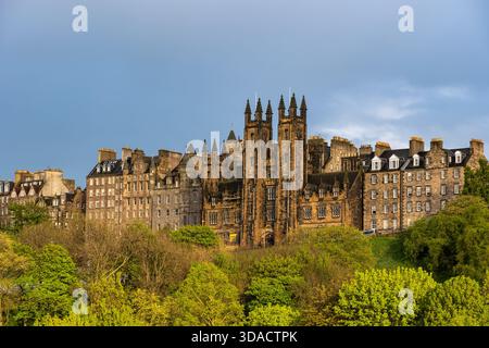 Edinburgh in Schottland, Großbritannien. Skyline der Altstadt mit der General Assembly Hall der Church of Scotland. Stockfoto