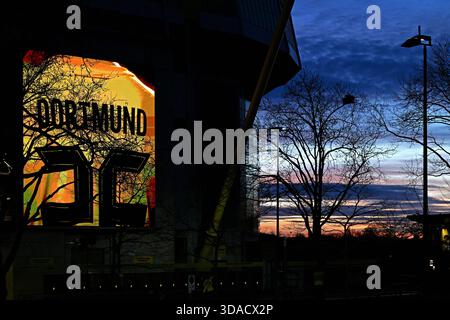Signal Iduna Park bei Sonnenuntergang, Dortmund Stockfoto