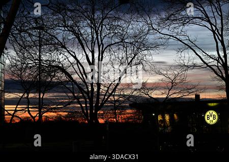Signal Iduna Park bei Sonnenuntergang, Dortmund Stockfoto