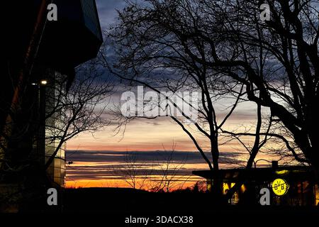 Signal Iduna Park bei Sonnenuntergang, Dortmund Stockfoto