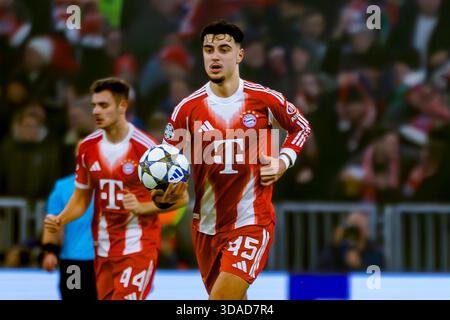 Dortmund, Deutschland 09. Dezember 2025: Champions League - 2025/2026 - FC Bayern München gegen Sporting Lissabon im Bild: Aleksandar Pavlovic (FCB) mit Ball, Stockfoto