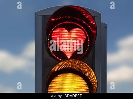 Ampel mit rotem Herzen, Island, Nord-Island, Akureyri Stockfoto