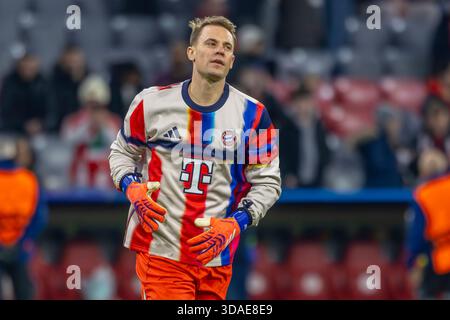 Dortmund, Deutschland 09. Dezember 2025: Champions League - 2025/2026 - FC Bayern München gegen Sporting Lissabon im Bild: Torhüter Manuel neuer (FCB) wärmt auf Stockfoto