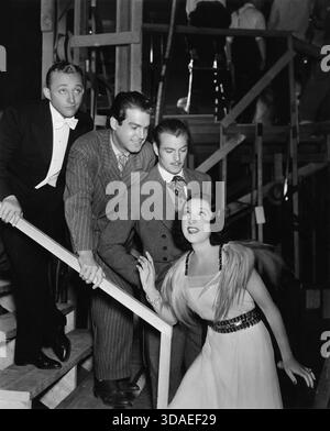 Berühmte Hollywood-Stars (L bis R) Bing Crosby, Fred MacMurray, Gary Cooper, Ethel Merman. Am Set für den Film geht alles, 1936 Stockfoto