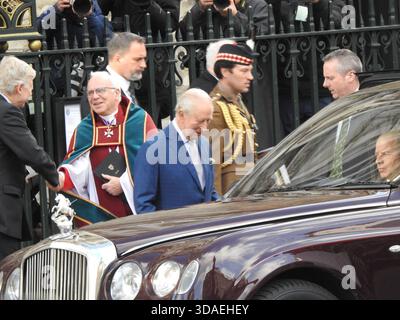 London, Großbritannien. Dezember 2025. König Karl III. Kommt heute Morgen in der Westminster Abbey an, um an einem Gottesdienst teilzunehmen, der das christliche Zeugnis im Advent feiert. Quelle: Alexander Seale/Alamy Live News Stockfoto