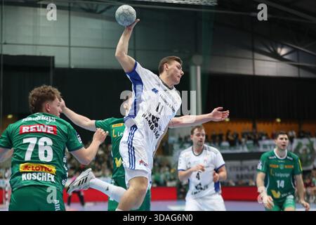 Nicolaj Jörgensen (11, HSV Hamburg) wirft. Handball, DAIKIN HBL, 1. Bundesliga, Saison 2025/2026, Spieltag 16: SC DHfK Leipzig vs. Handball Sport Verein Hamburg am 10. Dezember 2025 im Quarterback Immobilien Arena Leipzig. Stockfoto
