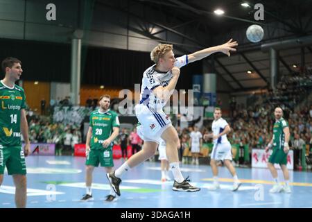 Frederik Bo Andersen (21, HSV Hamburg Hamburg) schießt auf das Tor [Tor]. Handball, DAIKIN HBL, 1. Bundesliga, Saison 2025/2026, Spieltag 16: SC DHfK Leipzig vs. Handball Sport Verein Hamburg am 10. Dezember 2025 beim Quarterback Immobil Stockfoto