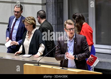 Brüssel, Belgien Dezember 2025. Hannes ANAF von Vooruit auf einer Plenartagung des Flämischen Parlaments am Mittwoch, den 10. Dezember 2025 in Brüssel. BELGA FOTO DIRK WAEM Credit: Belga News Agency/Alamy Live News Stockfoto