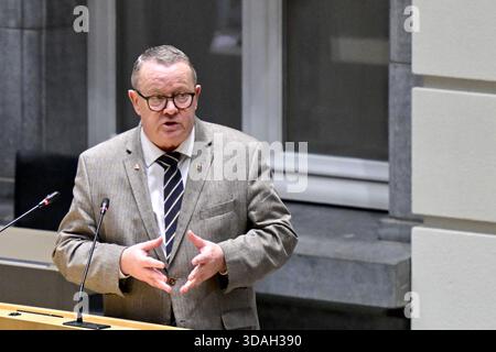 Brüssel, Belgien Dezember 2025. Stefaan Sintobin von Vlaams Belang auf einer Plenartagung des Flämischen Parlaments am Mittwoch, den 10. Dezember 2025 in Brüssel. BELGA FOTO DIRK WAEM Credit: Belga News Agency/Alamy Live News Stockfoto