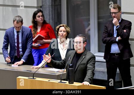 Brüssel, Belgien Dezember 2025. Andy Pieters von N-VA, Bild auf einer Plenartagung des flämischen Parlaments in Brüssel am Mittwoch, den 10. Dezember 2025. BELGA FOTO DIRK WAEM Credit: Belga News Agency/Alamy Live News Stockfoto