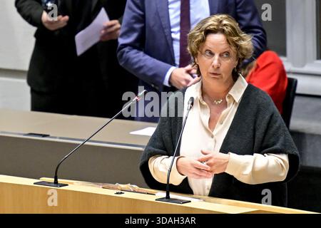 Brüssel, Belgien Dezember 2025. Mieke Schauvliege von Groen auf einer Plenartagung des flämischen Parlaments am Mittwoch, den 10. Dezember 2025 in Brüssel. BELGA FOTO DIRK WAEM Credit: Belga News Agency/Alamy Live News Stockfoto