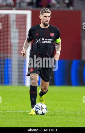 LEVERKUSEN, DEUTSCHLAND - 10. DEZEMBER: Robert Andrich (Bayer 04 Leverkusen, 8) während des UEFA Champions League-Spiels zwischen Bayer Leverkusen und Newcastle United am 6. Spieltag in der BayArena am 10. Dezember 2025 in Leverkusen. Stockfoto