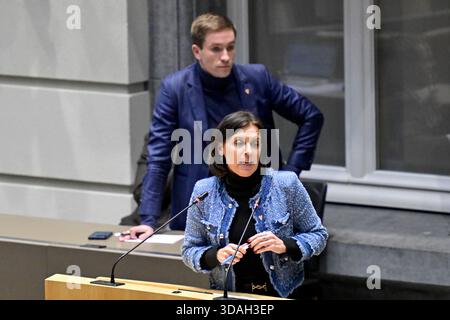 Brüssel, Belgien Dezember 2025. Katrien Houtmeyers von n-VA, die während einer Plenartagung des flämischen Parlaments am Mittwoch, den 10. Dezember 2025, in Brüssel gezeigt wurde. BELGA FOTO DIRK WAEM Credit: Belga News Agency/Alamy Live News Stockfoto