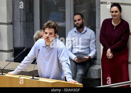 Brüssel, Belgien Dezember 2025. Bram Jaques von Groen auf einer Plenartagung des flämischen Parlaments am Mittwoch, den 10. Dezember 2025, in Brüssel. BELGA FOTO DIRK WAEM Credit: Belga News Agency/Alamy Live News Stockfoto