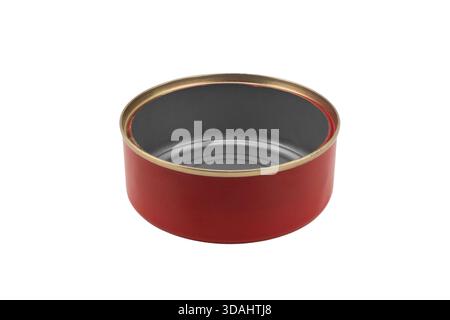 Leere geöffnete Aluminiumdose isoliert auf weißem Hintergrund. Getränkedosen aus Aluminium. Essenskanne. Metallbehälter für Verpackungen Stockfoto
