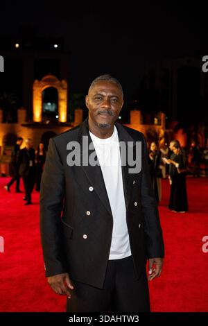 Dschidda, Saudi-Arabien. Dezember 2025. Der englische Schauspieler Idris Elba besucht am 10. Dezember 2025 eine Filmvorführung im Rahmen der 5. Ausgabe des Roten Meeres-Filmfestivals in Dschiddah, Saudi-Arabien. Foto: Balkis Press/ABACAPRESS.COM Credit: Abaca Press/Alamy Live News Stockfoto