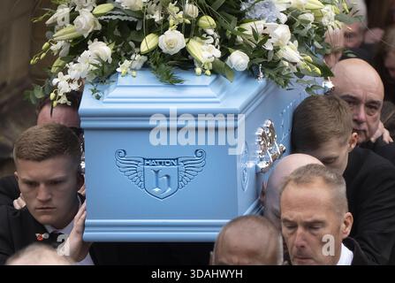 Aktenfoto vom 10/25 über den Sarg von Ricky Hatton, der in der Kathedrale von Manchester ausgeführt wird. Ausgabedatum: Donnerstag, 11. Dezember 2025. Stockfoto