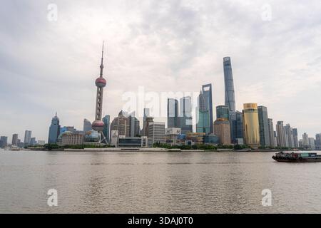 Shanghai, China - 20. April 2025 : Blick auf das Pudong Geschäftsviertel, Shanghai Stockfoto