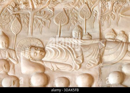 Truc Lam Chanh Giac Zen Kloster. Liegender Buddha. Das letzte Nirwana. Der Buddha trat in die Meditation ein, tiefer und tiefer. Und dann starb er Stockfoto
