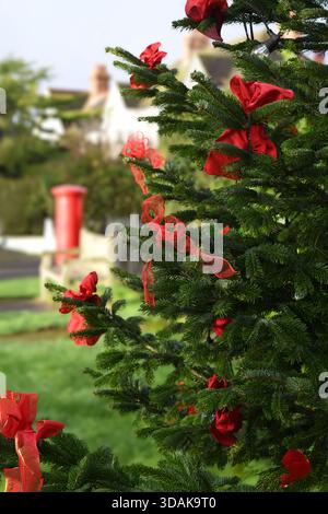 weihnachtsbaum im Dorf Stockfoto