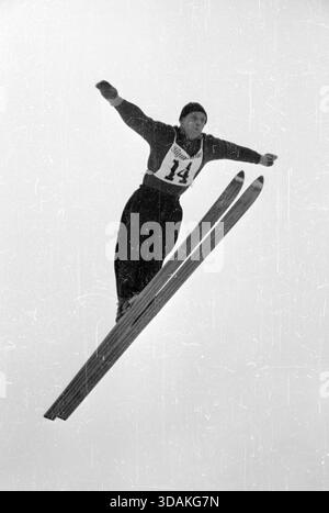 Athleten, die von der Schanze springen. [Automatisierte Übersetzung] Stockfoto