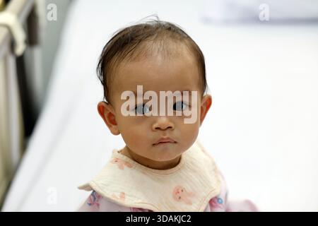 Das TAM Duc Hospital behandelt arme Kinder mit Herzfehlern. Die Operationen werden von der Chain of Hope finanziert. Ärztliche Beratung. Ho-Chi-Minh-Stadt. Vietnam. Stockfoto