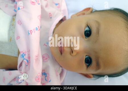 Das TAM Duc Hospital behandelt arme Kinder mit Herzfehlern. Die Operationen werden von der Chain of Hope finanziert. Ärztliche Beratung. Ho-Chi-Minh-Stadt. Vietnam. Stockfoto