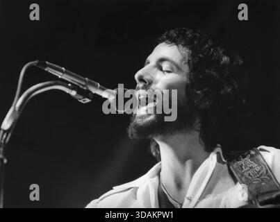 Aufnahme: 06.12.1975 Cat Stevens bei einem Konzert im Zirkus Krone in München. [Automatisierte Übersetzung] Stockfoto