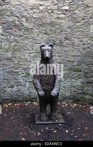 Bruin Bear Pit, Botanical Gardens, Sheffield, England, Großbritannien Stockfoto