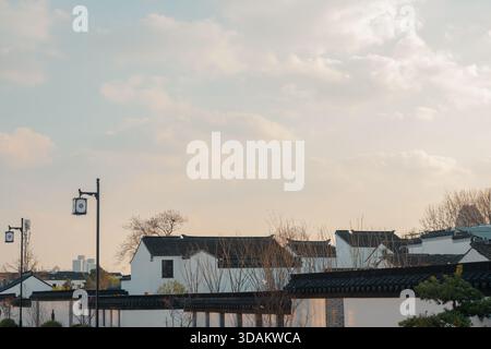 Blick auf die antike chinesische traditionelle Stadt in Suzhou, China Stockfoto