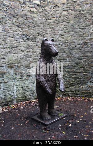 Bruin Bear Pit, Botanical Gardens, Sheffield, England, Großbritannien Stockfoto