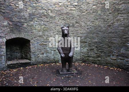 Bruin Bear Pit, Botanical Gardens, Sheffield, England, Großbritannien Stockfoto