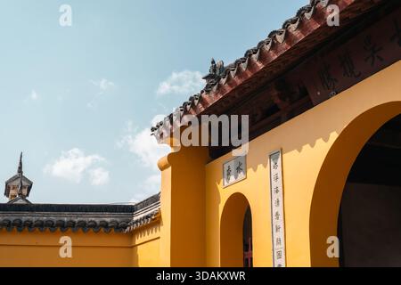 Suzhou, China - 16. März 2025: Tigerberg Pagode, malerische Gegend, traditionelle Architektur Stockfoto