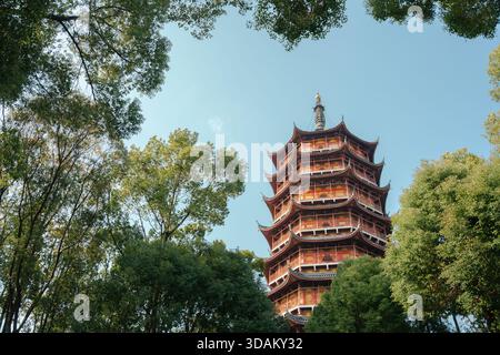 Suzhou, China - 16. März 2025 : Außenansicht der Beisi-Pagode des Nordtempels Stockfoto