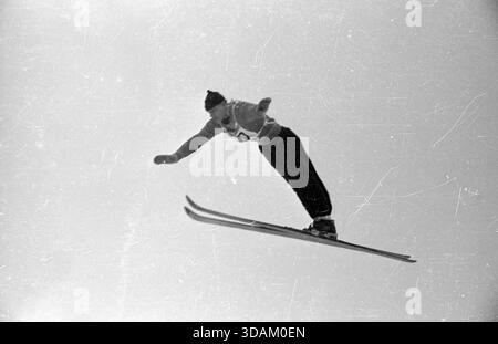 Athleten, die von der Schanze springen. [Automatisierte Übersetzung] Stockfoto