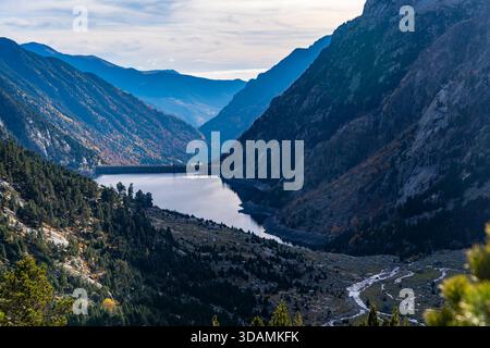 Pantà de Cavallers, Wasserreservoir in Vall de Boi, Katalonien, Spanien. Stockfoto