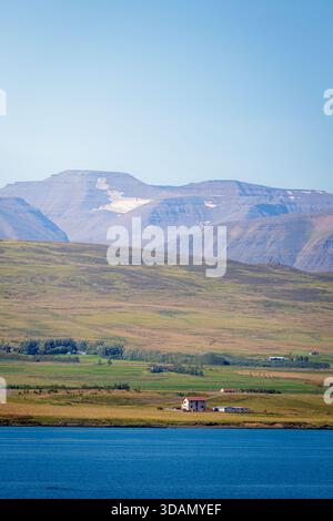 Akureyri, Island, 19. August 2025, Landschaften des Akureyri-Gebiets von Eyjafjörður, einem langen Fjord in Nordisland. Stockfoto