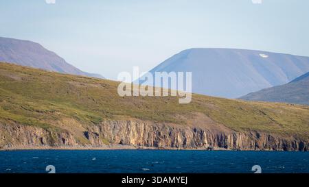 Akureyri, Island, 19. August 2025, Landschaften des Akureyri-Gebiets von Eyjafjörður, einem langen Fjord in Nordisland. Stockfoto