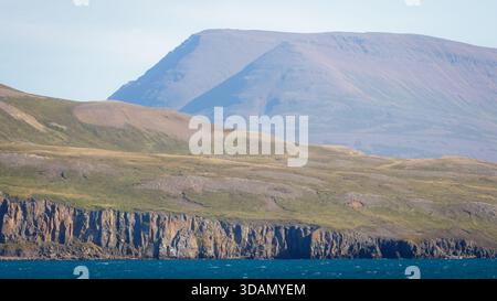 Akureyri, Island, 19. August 2025, Landschaften des Akureyri-Gebiets von Eyjafjörður, einem langen Fjord in Nordisland. Stockfoto