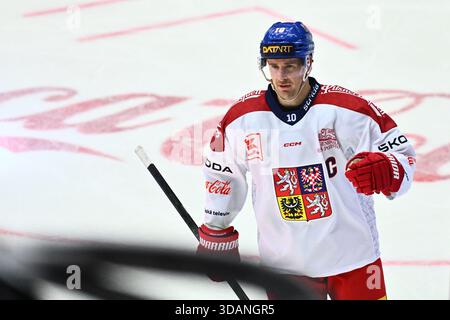Liberec, Tschechische Republik. Dezember 2025. Roman Cervenka aus Tschechien feiert ein Tor während der Schweizer Hockeyspiele, Teil der Euro Hockey Tour Serie, Spiel Tschechische Republik gegen Finnland am 11. Dezember 2025 in Liberec, Tschechische Republik. Quelle: Radek Petrasek/CTK Photo/Alamy Live News Stockfoto