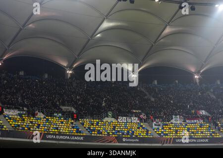 Bukarest, Rumänien. Dezember 2025. Bukarest - Fans von Feyenoord während des sechsten Spiels der UEFA Europa League 2025/2026. Das Spiel findet am 11. Dezember 2025 in Bukarest, Rumänien, zwischen dem Fotbal Club FCSB und Feyenoord in der Arena Nationala statt. Credit: Box to Box Pictures/Alamy Live News Stockfoto