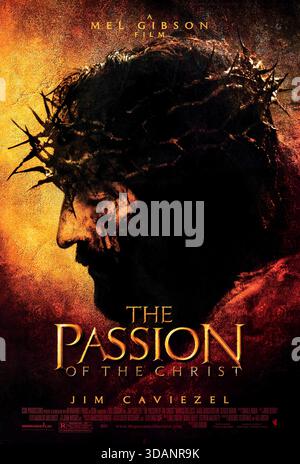 The Passion of the Christ (2004) von Mel Gibson mit Jim Caviezel, Maia Morgenstern und Monica Bellucci. Der Film zeigt die letzten Stunden von Jesus von Nazareth und konzentriert sich in intensiven und grafischen Details auf seine Verhaftung, seinen Prozess und seine Kreuzigung. Foto eines Original-Posters aus dem Jahr 2004 (USA), das NUR FÜR REDAKTIONELLE ZWECKE VERWENDET WIRD. Quelle: BFA/Newmarket Films Stockfoto