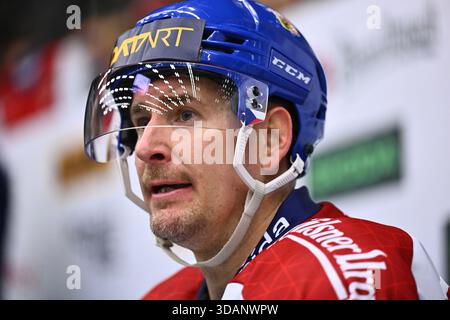 Liberec, Tschechische Republik. Dezember 2025. Roman Cervenka von Tschechien während der Schweizer Hockeyspiele, Teil der Euro Hockey Tour Serie, Spiel Tschechische Republik gegen Finnland am 11. Dezember 2025 in Liberec, Tschechische Republik. Quelle: Radek Petrasek/CTK Photo/Alamy Live News Stockfoto